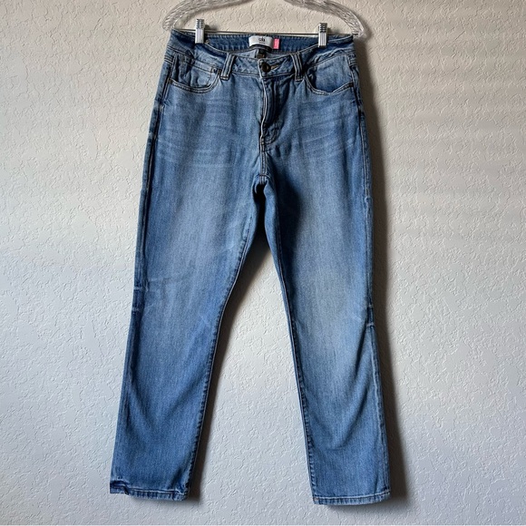 Cabi - Picture 1 of 13